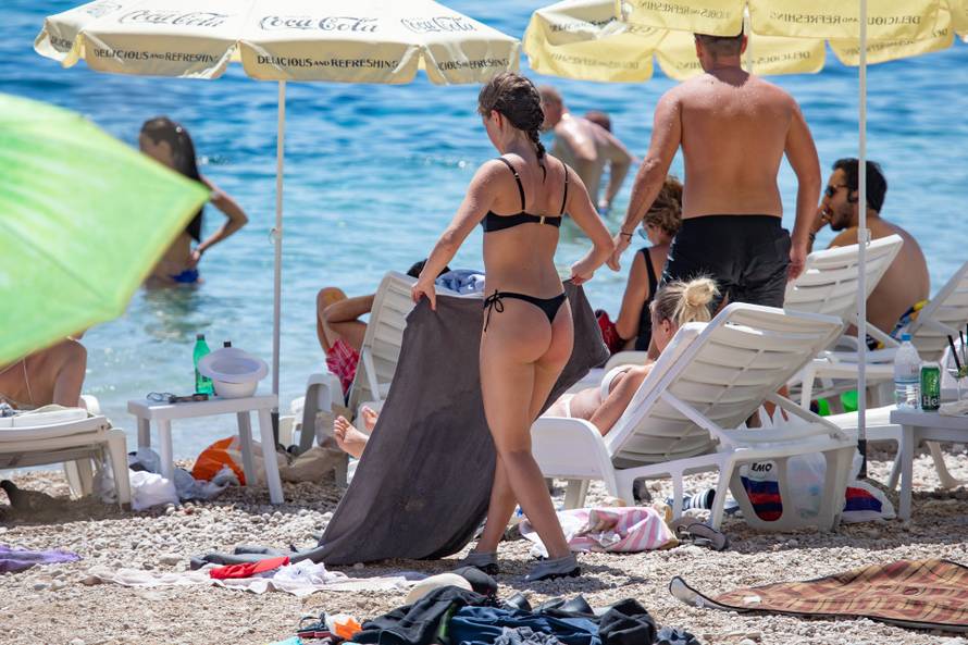 Dubrovnik: Građani i turisti bore se s visokim temperaturama na razne načine