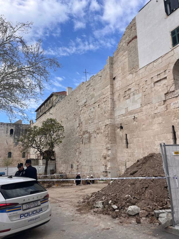 FOTO Prikliještila ga kamena gromada u Splitu: 'Zapomagao je, otkopavali su ga i rukama...'