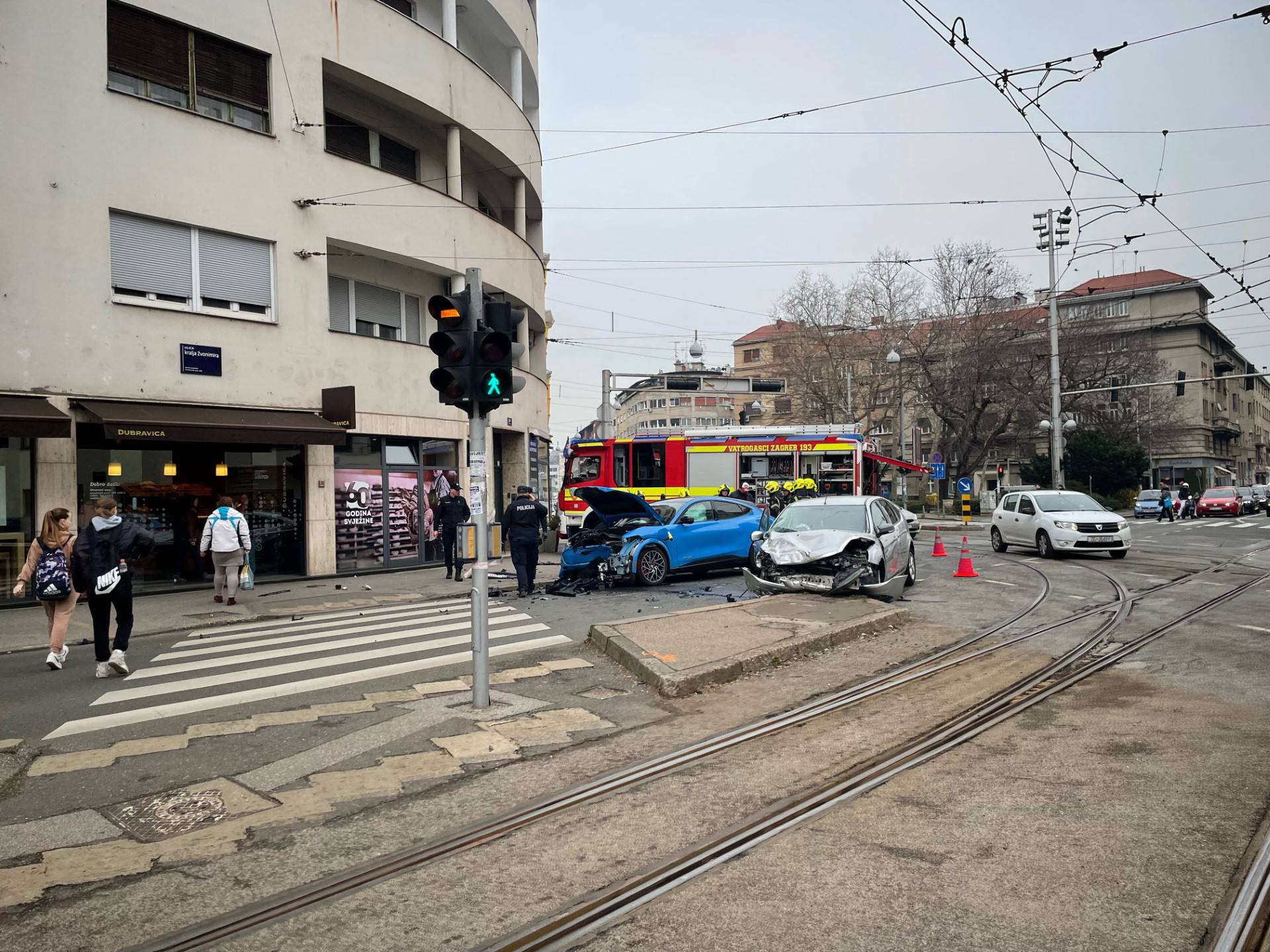 VIDEO Pogledajte kako izgleda eletkrični Mustang GT nakon sudara s Focusom u Zagrebu!