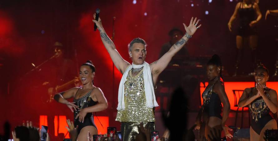 Pula: Robbie Williams održao koncert u popunjenoj pulskoj Areni