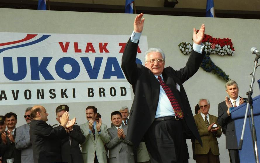 Povratak u napaćeni grad heroj: Vlak mira krenuo je za Vukovar, pjevalo se i klicalo slobodi...