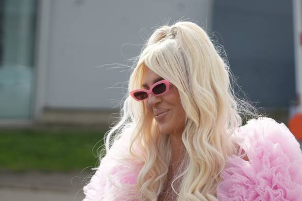 Beograd: Jelena Karleuša dolazi na snimanje emisije "Pinkove zvezde" 