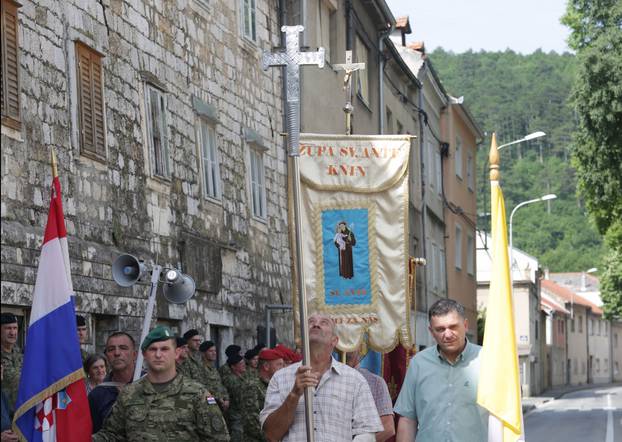 Velikom procesijom u Kninu obiljeÅ¾en blagdan Svetog Antuna Padovanskog