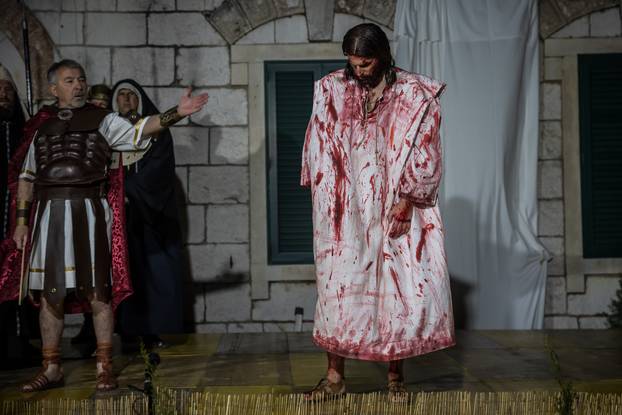 U Imotskom na Cvjetnicu uprizorena „Imotska Muka“, scenski prikaz Muke Gospodina našega Isusa Krista 