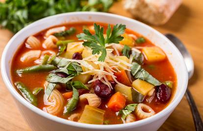 Minestrone juha s grahom, blitvom, crnim vinom i slaninom