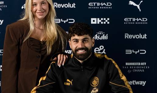 Ljubav cvate! Jo&scaron;ko je prvi put ovako pokazao Lu, fanovi misle da je veza u&scaron;la u novu fazu