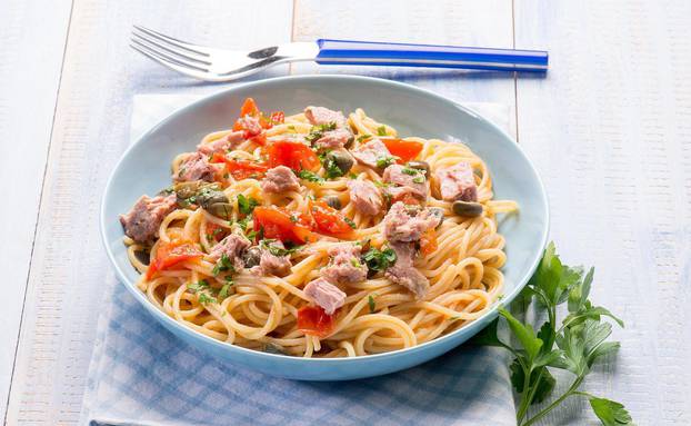 spaghetti with tuna capers and  tomatoes