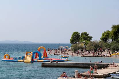 FOTO Ne pada ispod 35°C! Kraj je kolovoza, plaže i dalje pune