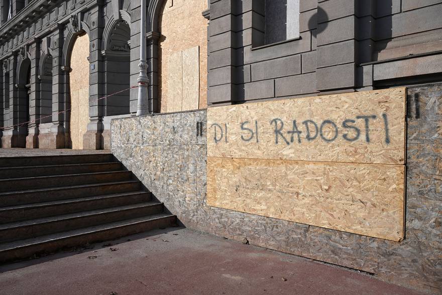 Zagreb: Grafit "Di si radosti" jutros ponovno osvanuo ispred Mimare