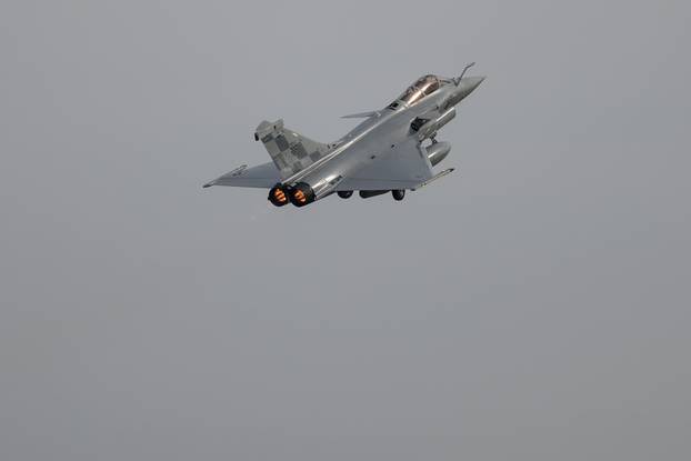 Velika Gorica: Preletom Rafaleima iznad Hrvatske piloti HRZ-a izrazili su zahvalnosti i poštovanje prema svim sudionicima VRO "Bljesak"