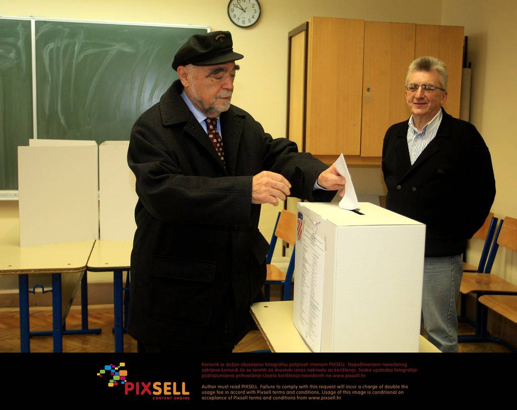 Čelnici stranaka jutros obavili građansku dužnost i glasovali