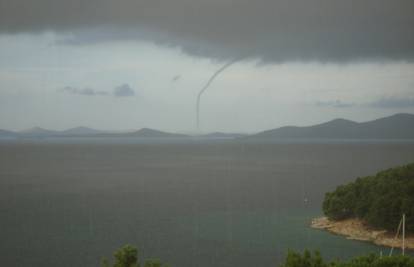 Jadranu opet prijeti nevrijeme: Dolazi olujno jugo i obilna kiša