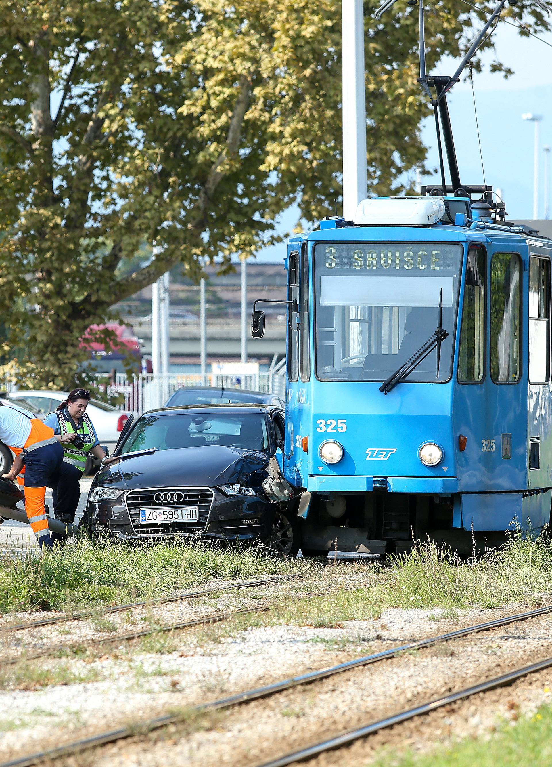 Auto i tramvaj sudarili su se u Zagrebu: 'Audi je skroz skršen'