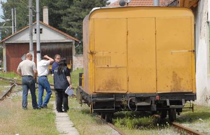 Pružno vozilo naletjelo na radnika dok je kosio travu