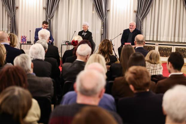 Zagreb: Promocija knjige Žene koje mašu rukama Jadranke Kosor