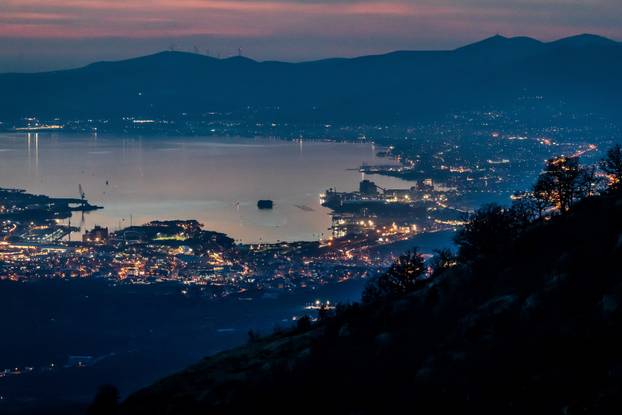 Gornje Sitno, Mosor: Pogled na Split u suton