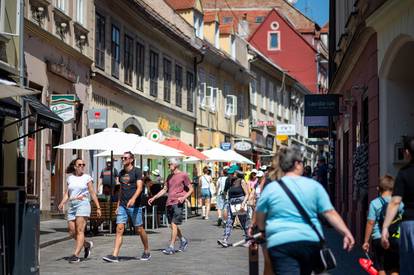 FOTO Zagreb pun turista, ne smetaju im ni paklene vrućine