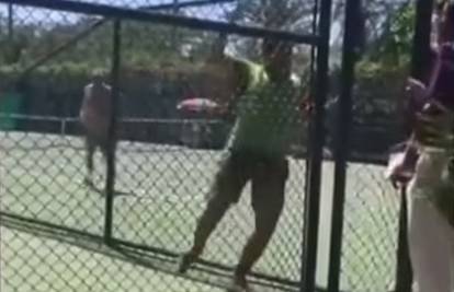 Opasan i lud: Tenisač mlatio po ogradi i jurio suca na terenu