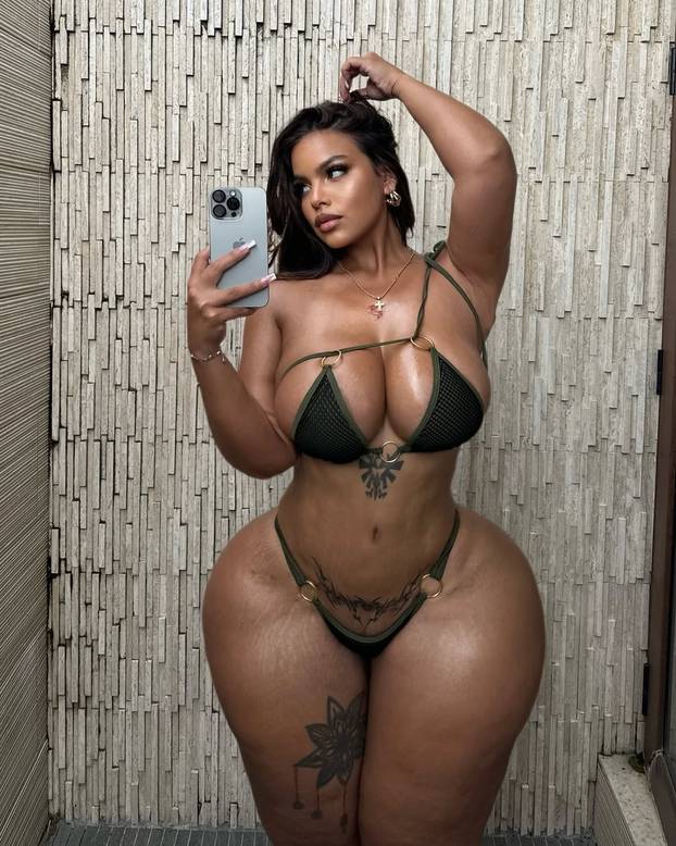 FOTO Bujna Gracie zavapila: Pa sjedala u automobilima trebaju biti veća! Ja se jedva uguram...