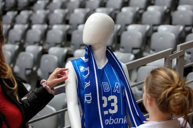 Lutka Mare, koja je nedavno privedena, bila je glavna zvijezda košarkaškog susreta Zadra i Furnira 