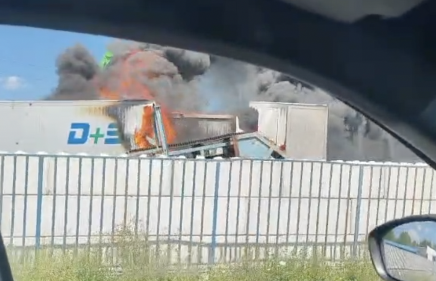 BUKTINJA U SESVETAMA Veliki požar guta dvorište tvrtke Cezar za reciklažu otpada