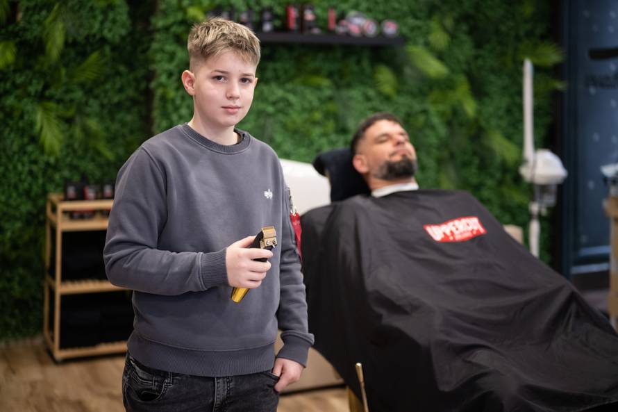 Zagreb: Najmlađi hrvatski frizer, Osječanin Leon Zarić na edukaciji sa profesionalnim barberima
