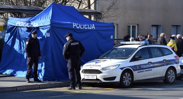 Policijski očevid na autobusnoj stanici u Sesvetama gdje je pronađeno tijelo muškarca