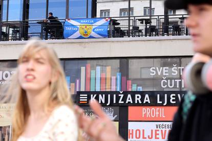 FOTO Škoti okupirali Zagreb dva dana prije utakmice: Nasred Trga izvješena njihova zastava