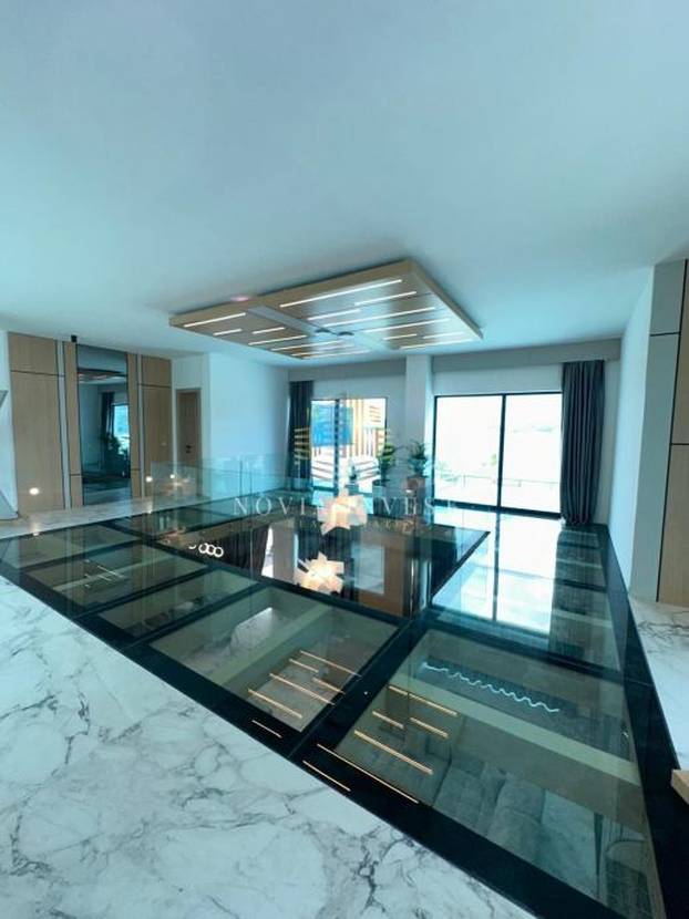 FOTO Luksuzni spektakl! Što mislite koliko stoji ova vila prvi red do mora u Novigradu?