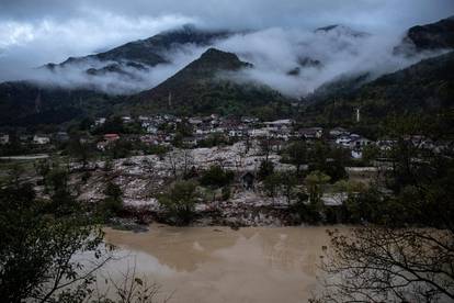 FOTO Jablanica, dan poslije: Ovo su prizori užasa iz zraka, kamenje je zatrpalo kuće