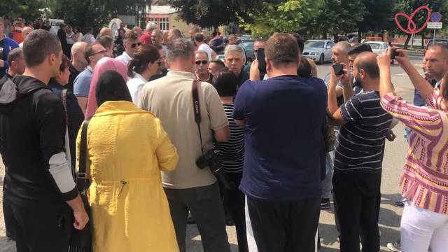 Cirkus u Srbiji: Policija ispitala učiteljicu na prvi dan škole jer učenicima nije pustila himnu?!