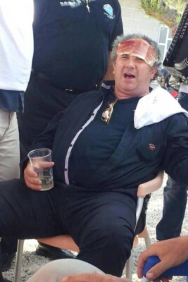 FOTOGALERIJA CRO-SRAMA Tako naši političari piju, pucaju, ljube