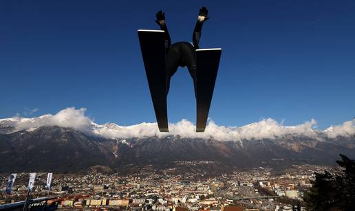 Senzacija u Innsbrucku. Japanac Ren Nikaido slavio za pola boda