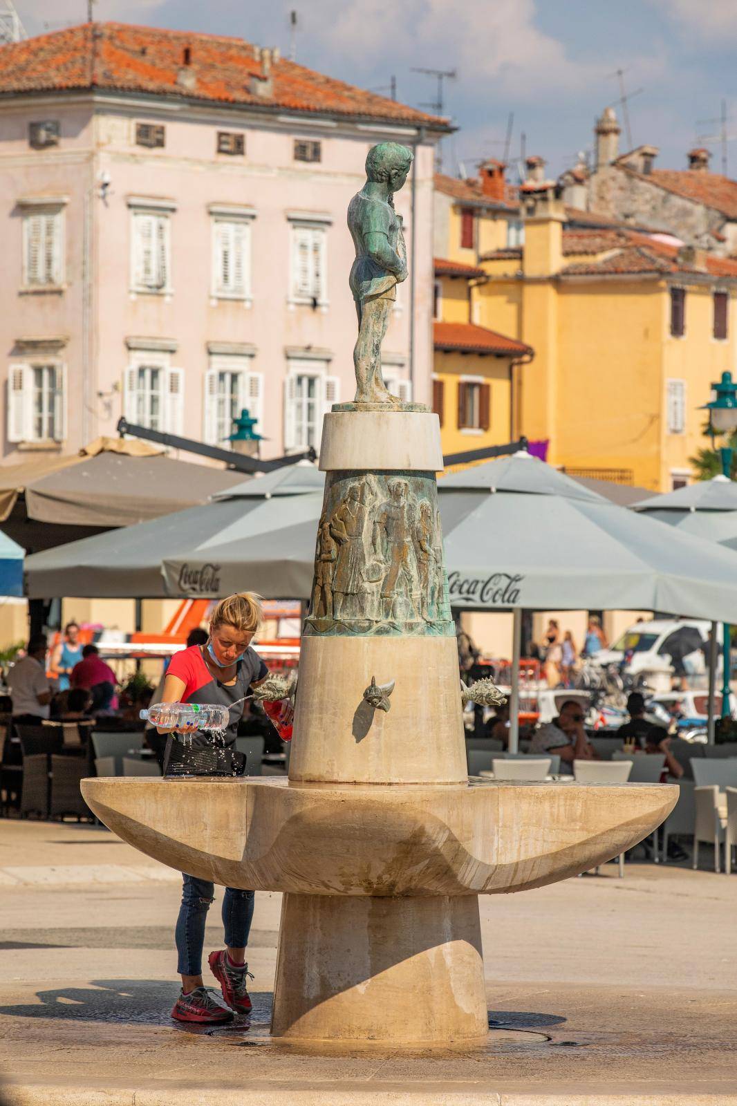 Rovinj: Fontana Dječaka s ribom omiljeno je mjesto za osvjeziti se