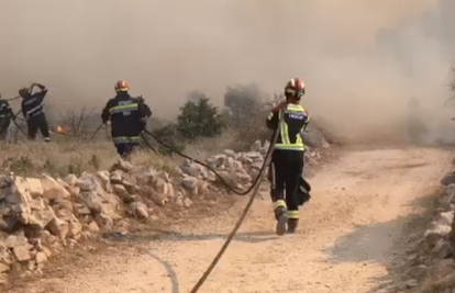 Požar na Čiovu pod kontrolom: 150 vatrogasaca i 40 vozila dežuralo je tijekom cijele noći