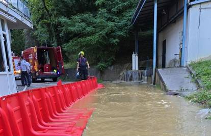 Potop u Rockfellerovoj ulici, voda se slila u podrum bolnice, dio Zagreba ostao bez vode