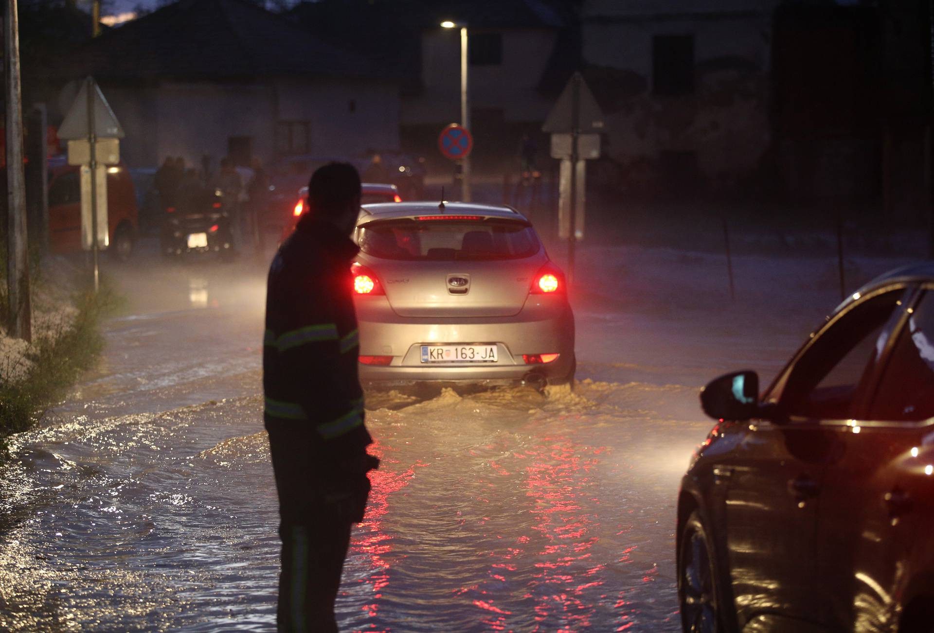 Novo nevrijeme poharalo Zagorje: Nakon tuče obilna kiša potopila ceste kod Poznanovca 