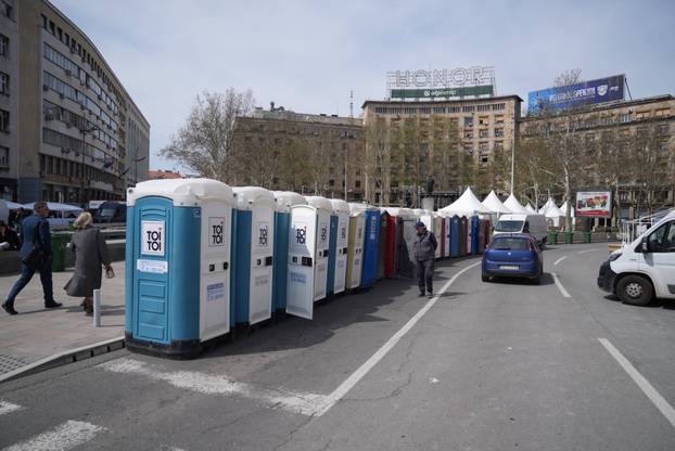 Beograd: Pripreme za trodnevni skup Pokreta za narod i drzavu ispred Narodne skupštine 