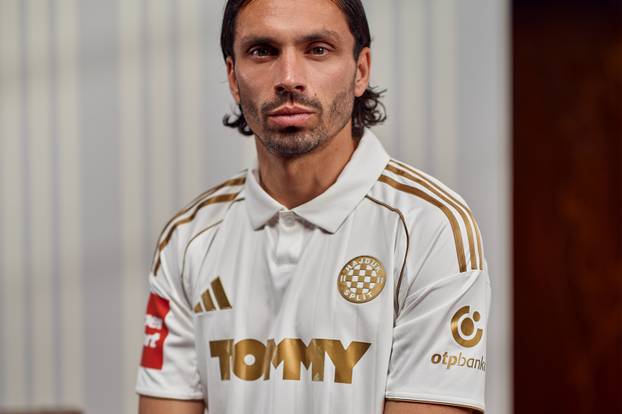 FOTO Hajduk je predstavio treći dres. Slavi 100 godina operete