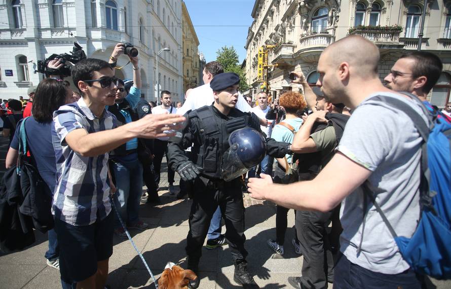 U 'Hodu za život' 7000 ljudi, priveli dvije antiprosvjednice
