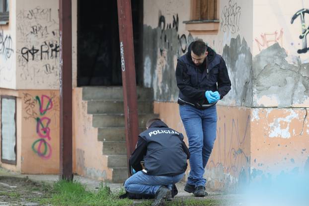 Osijek: Očevid jučerašnjeg požara na barakama uz prugu