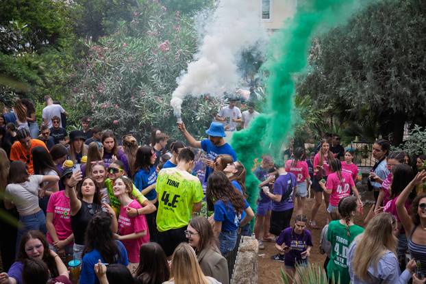Dubrovnik: Dubrovački srednjoškolci kao i njihovi vršnjaci diljem Lijepe naše slave kraj škole