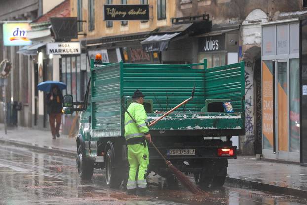 Zagreb: Započelo čišćenje Ilice
