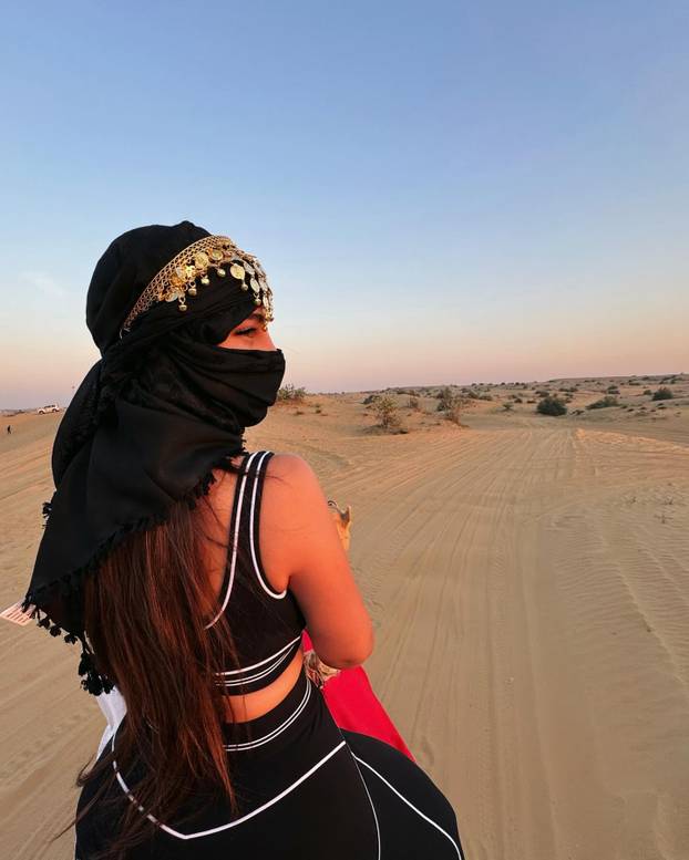 FOTO Zbog supruga je prešla na islam, a optužili su ju da zbog njene 'magije' on ne igra za BiH