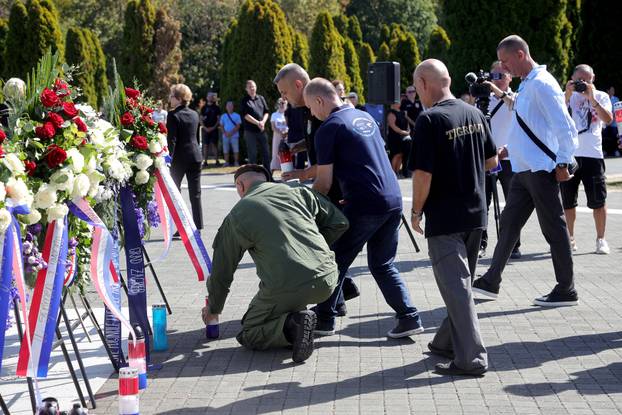 Vukovar: Polaganje vijenaca na Memorijalnom groblju povodom obilježavanja Dana sjećanja na nestale