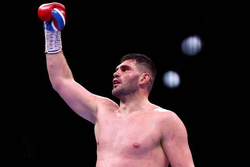 VIDEO Pogledajte kanonadu udaraca koju je Hrgović uspio preživjeti u osmoj rundi