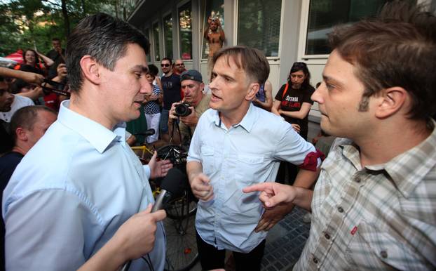 ARHIVA - 2010. Zagreb: Aktivisti za Varšavsku prosvjedovali pred sjedištem SDP-a 