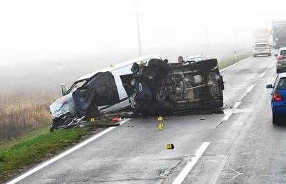 Prve slike s mjesta nesreće: Banožić vozio auto i sudario se. Poginuo je vozač kombija...