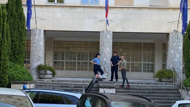 Dojava o bombama u Splitu na više lokacija, policija: Sve smo provjerili, dojave su bile lažne