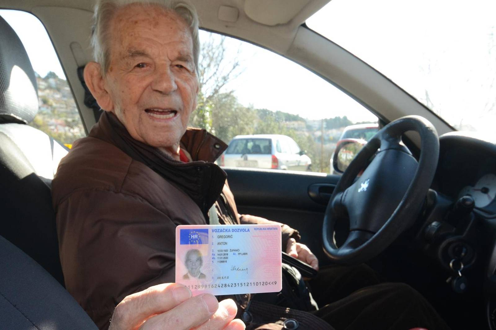 Barba Toni iz Istre: 'Imam 99 godina i još vozim automobil...'